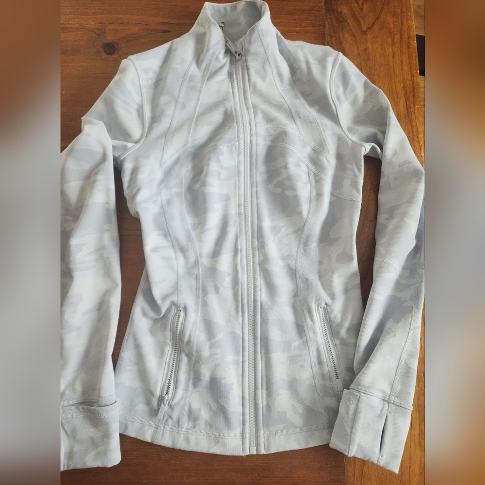 EUC Lululemon Define Jacket Size 4 Incognito Camo Alpine White Starlight
